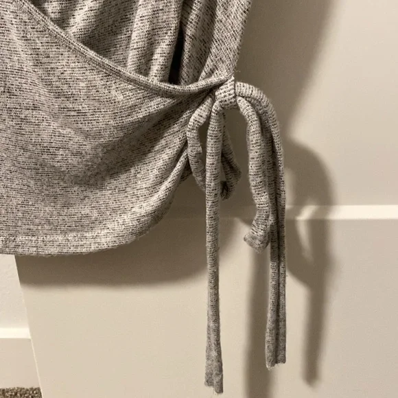 [Caution to the Wind] Short Cap Sleeve Wrap Tie V-Neck Shirt Women’s Sz Large - Picture 4 of 8